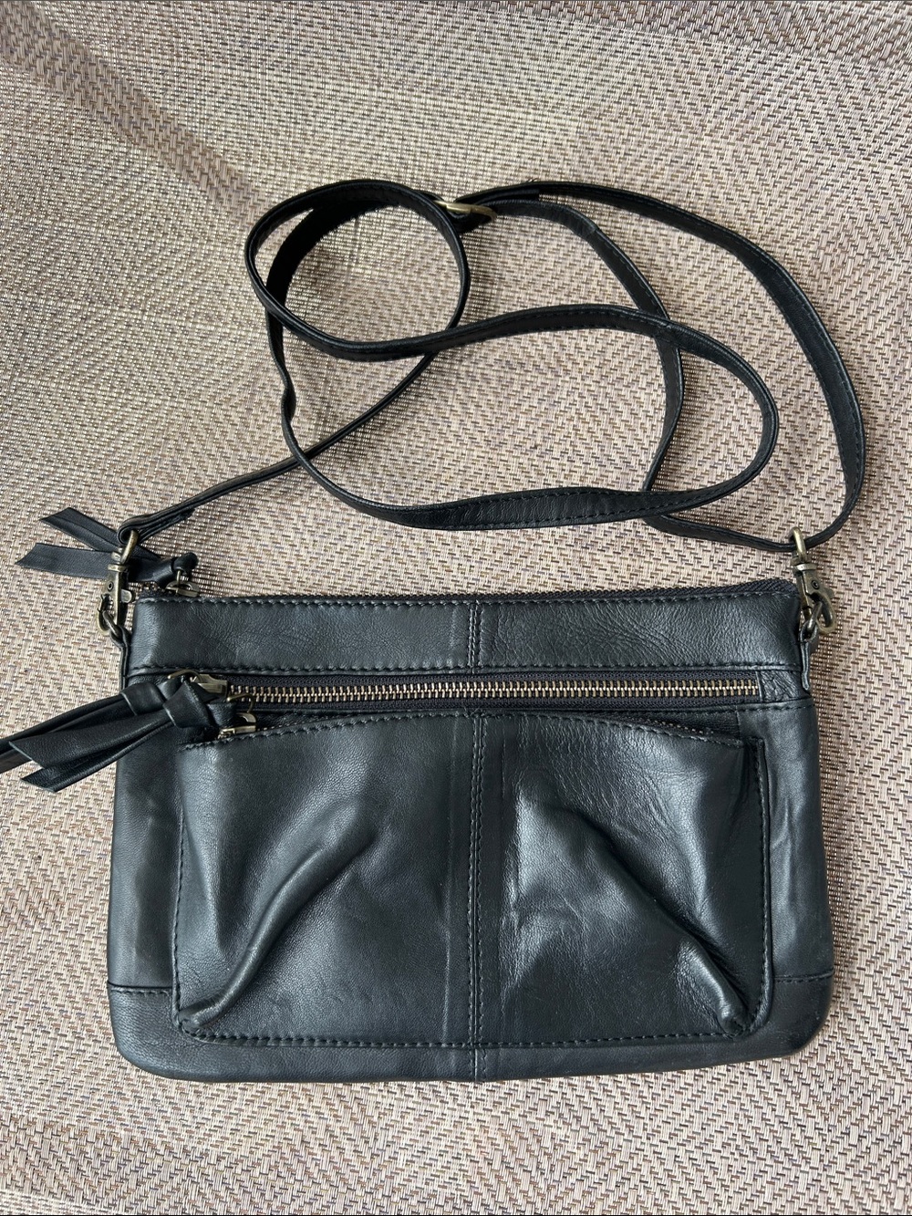 GH BASS CO Classic Black Leather Crossbody Bag